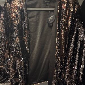 207- NWT Torrid Runway Collection Sequin cropBlazer